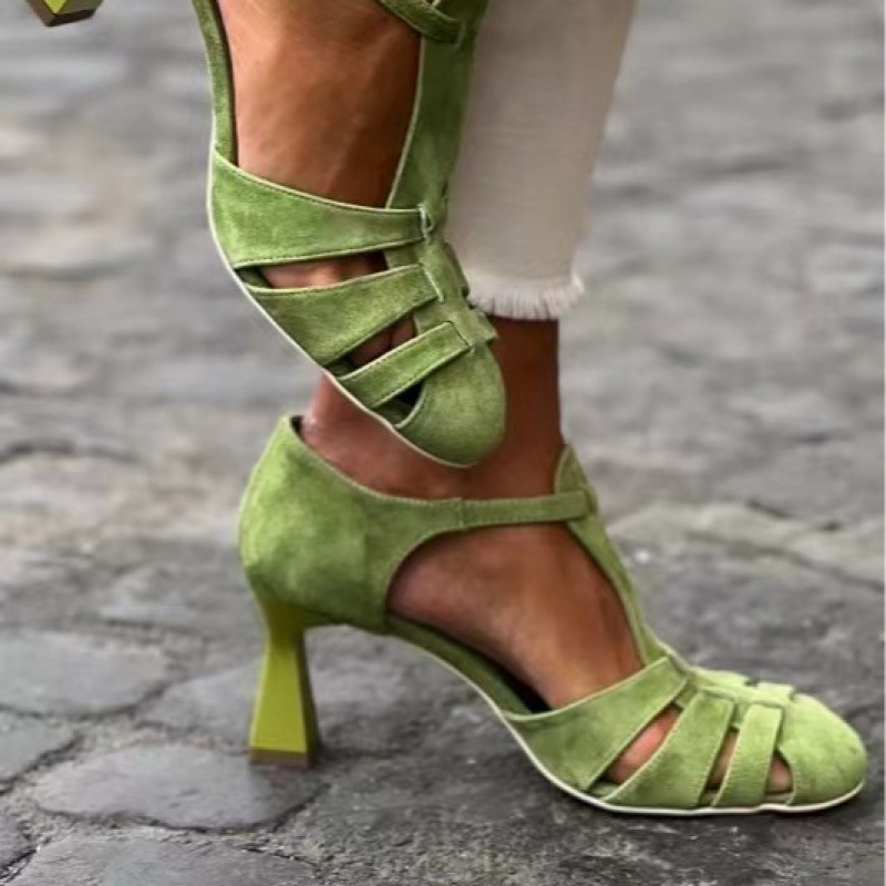 Summer Clothing Office - Damen Grüne Wildleder Kitten-Heel T-Riemen Sandalen