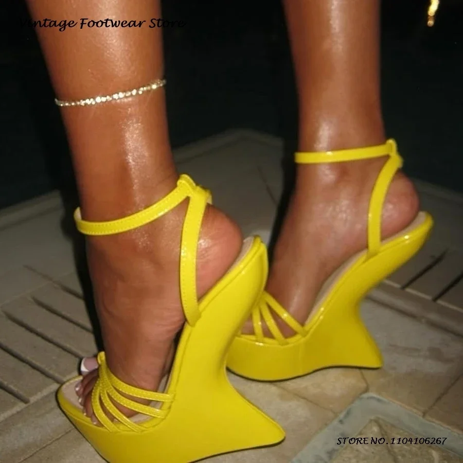 Bonbonfarbene Plateau-Riemchen – Summer Clothing Colors Bewertung und Preis